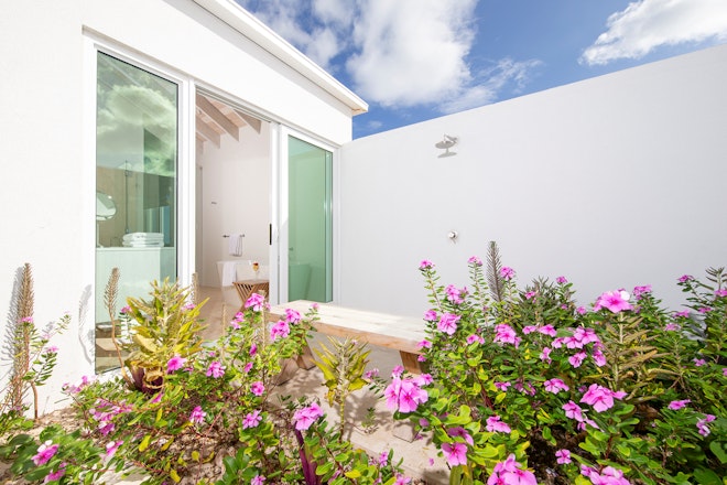 One Bedroom Beachfront Villa - Outdoor Shower