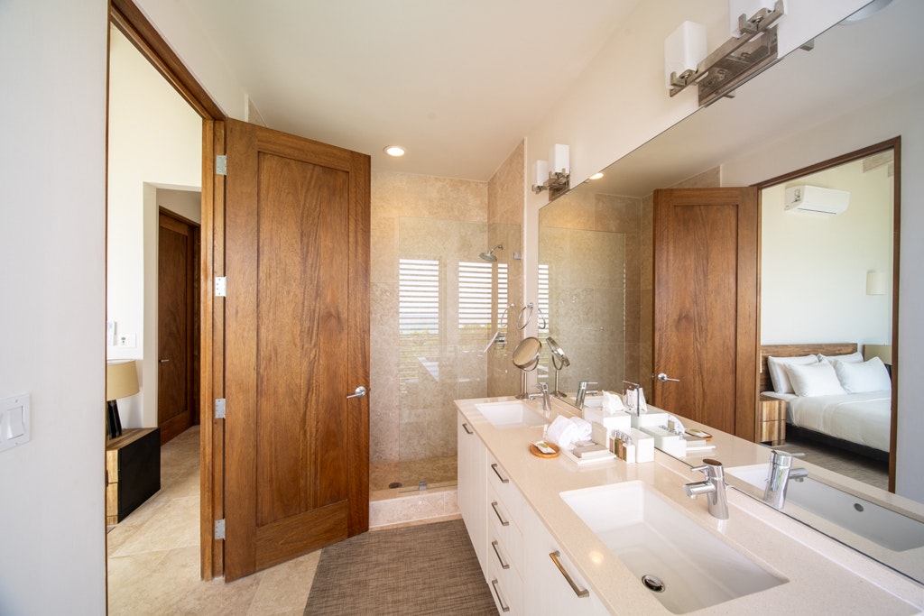 Three Bedroom Peninsula Oceanfront Reef Villa Bathroom View