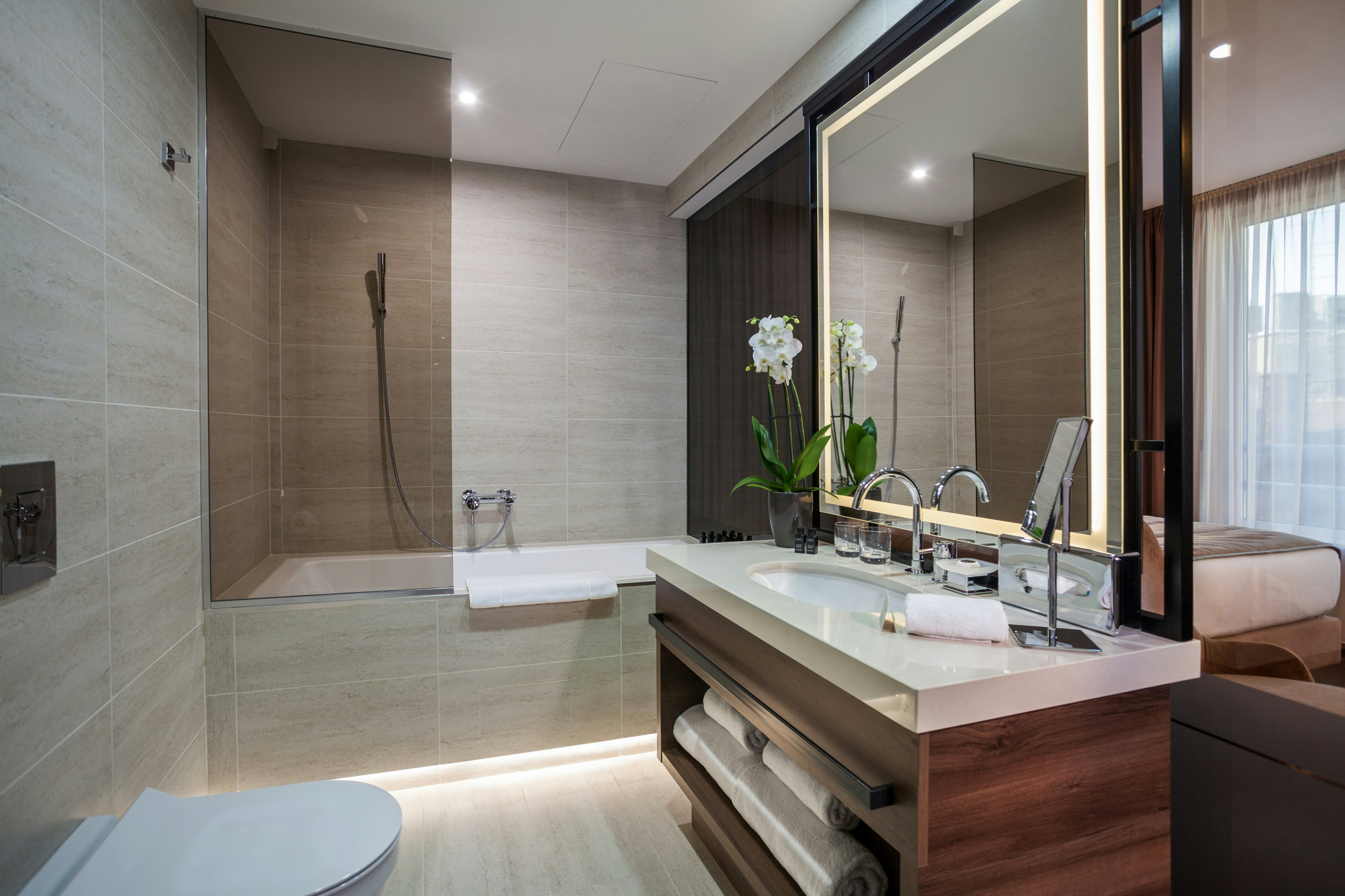 Executive King Bathroom