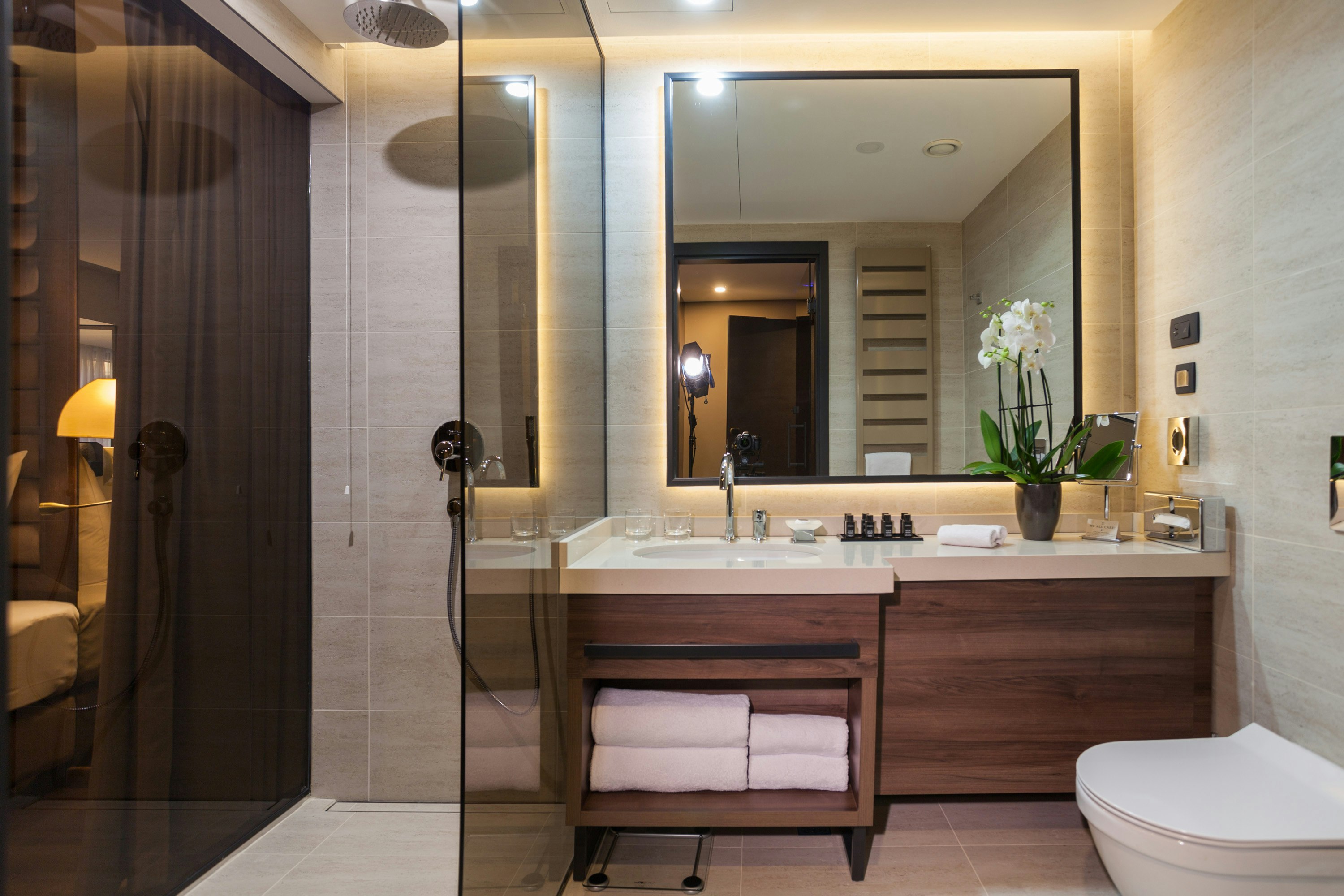 Executive King Bathroom