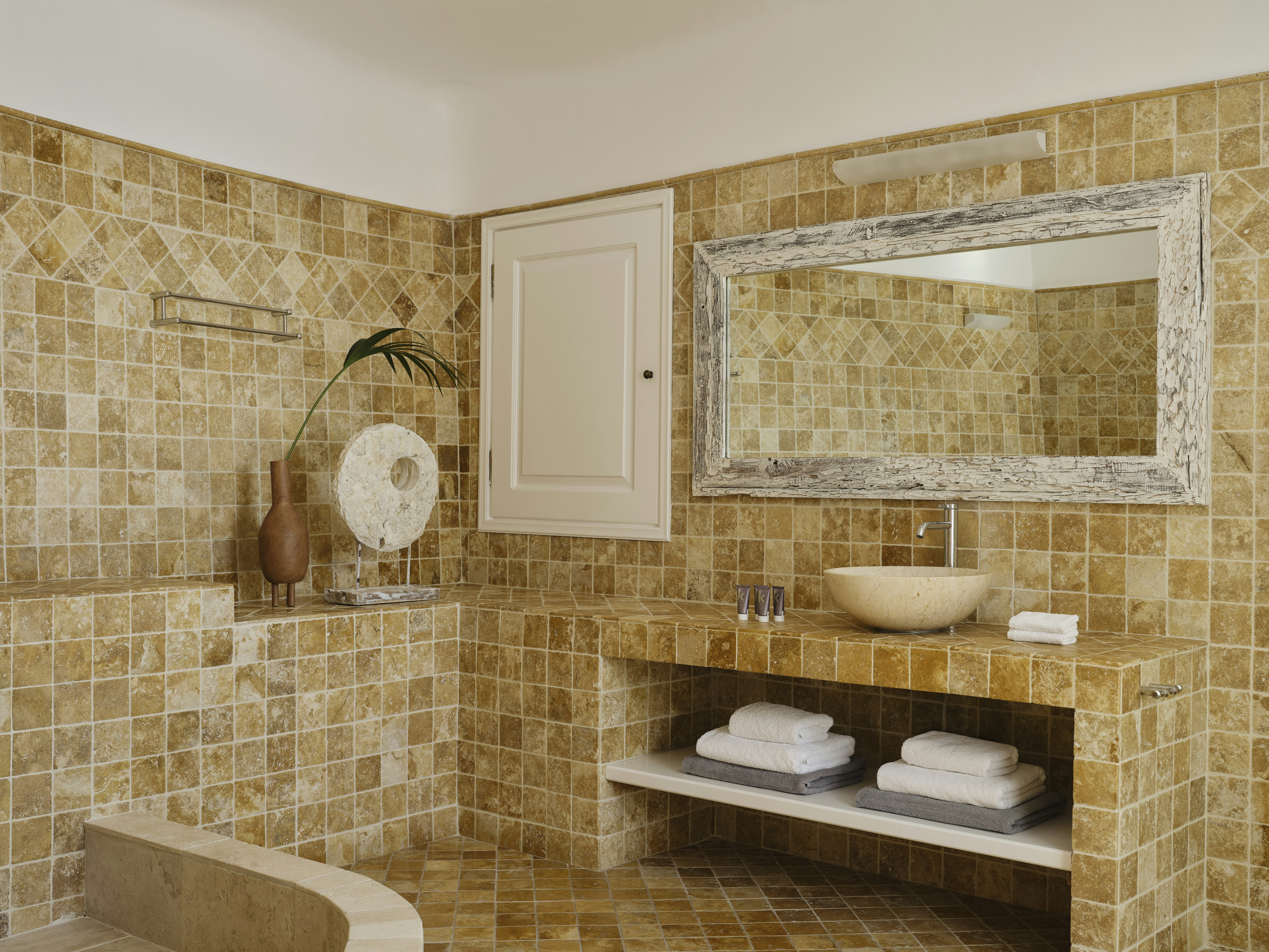 Honeymoon Suite - Bathroom