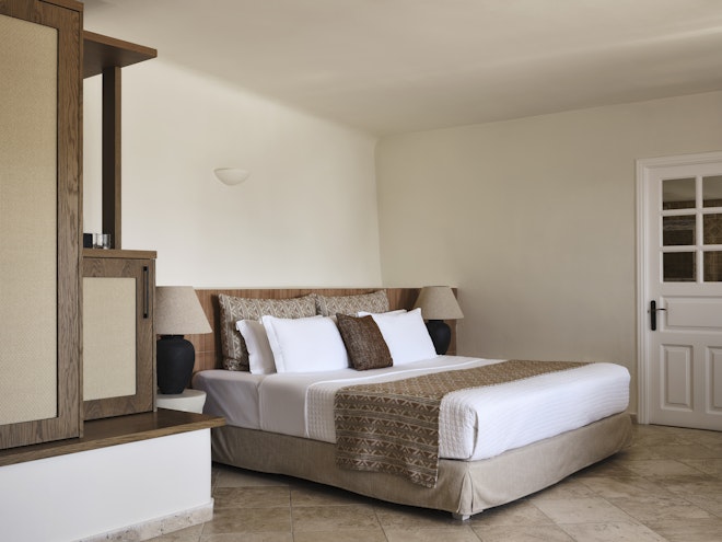 Honeymoon Suite - Bedroom