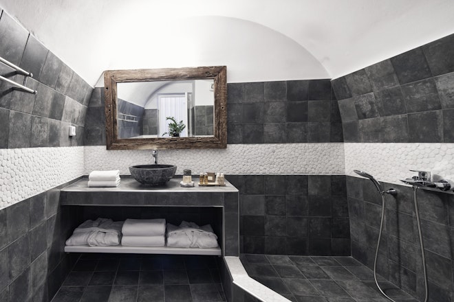 Senior Suite - Bathroom