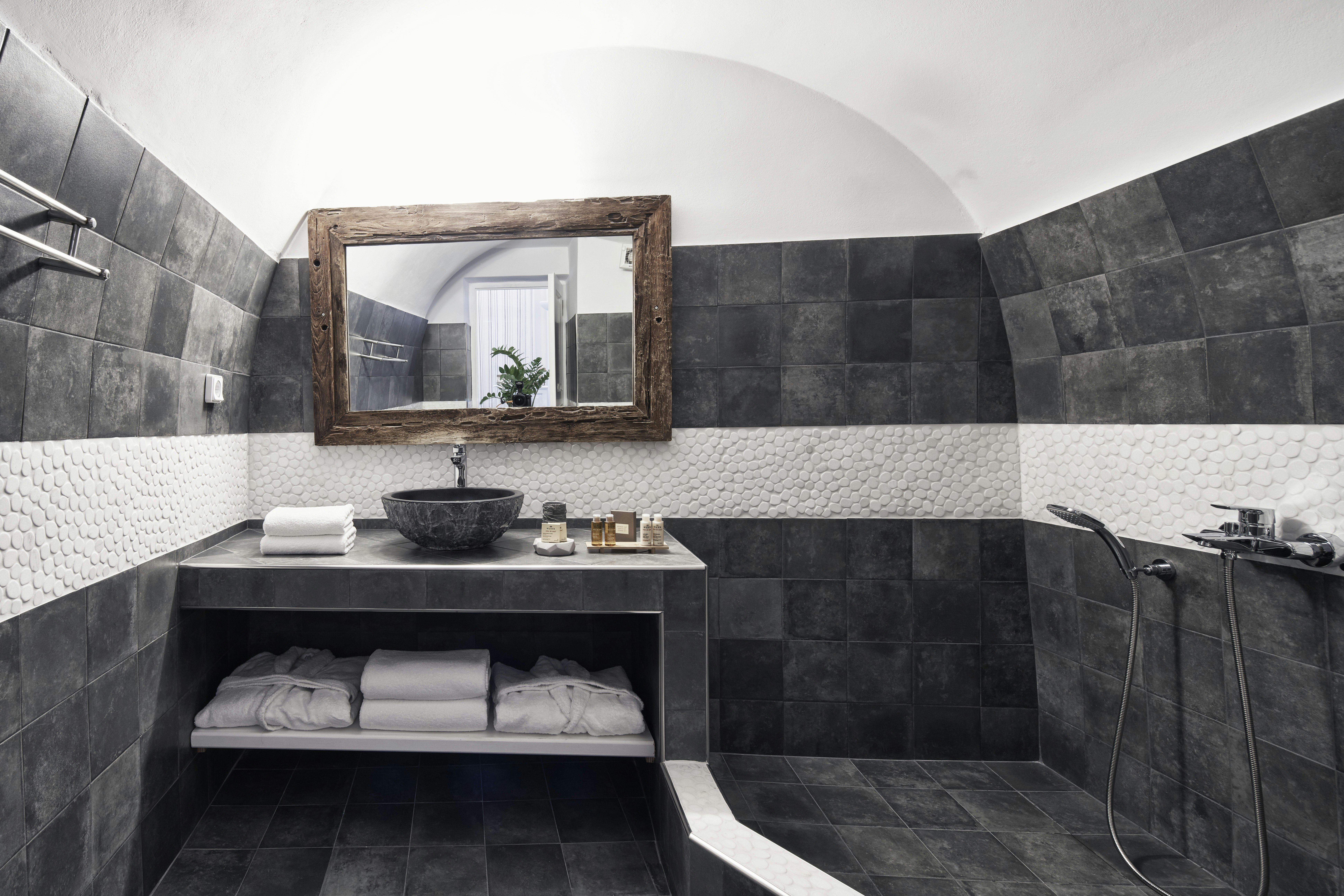 Senior Suite - Bathroom