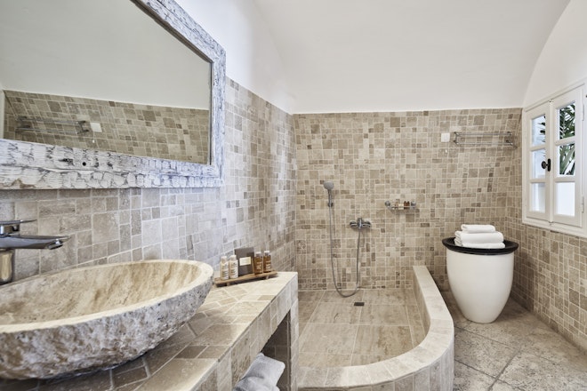 Superior Suite - Bathroom