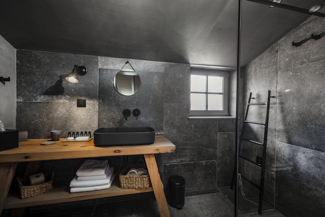 Romantic Suite - Bathroom