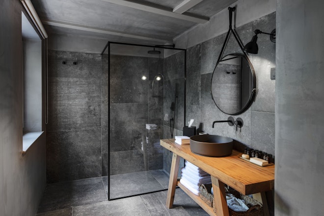 Family Suite - Bathroom