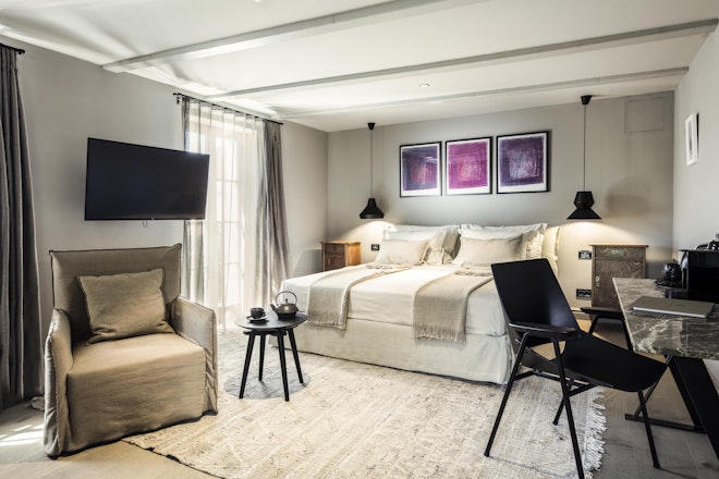 Deluxe Room - Bedroom