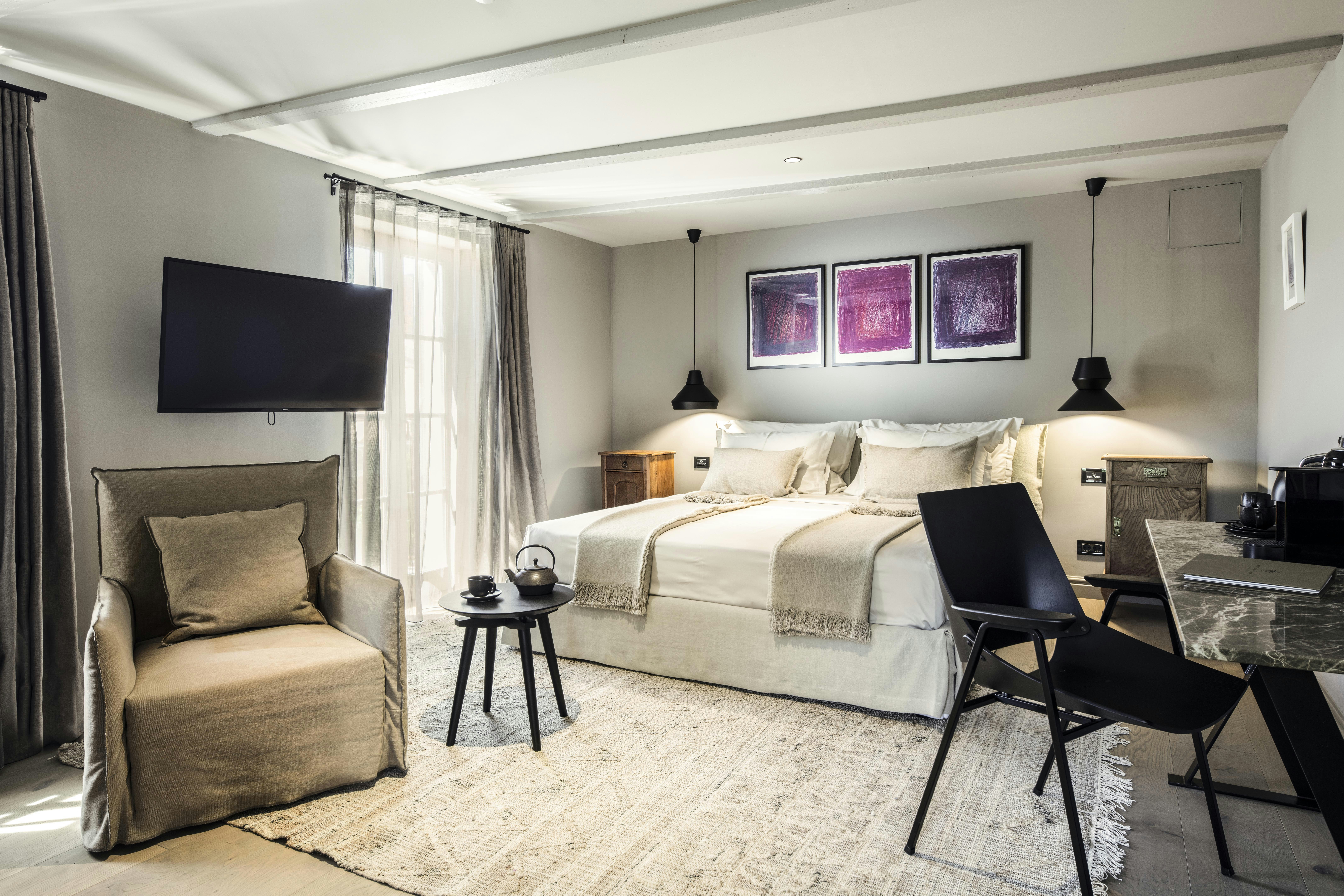 Deluxe Room - Bedroom