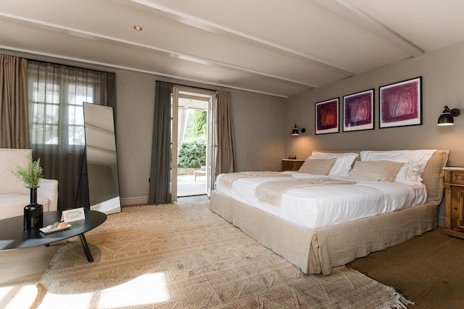 Deluxe Room - Bedroom