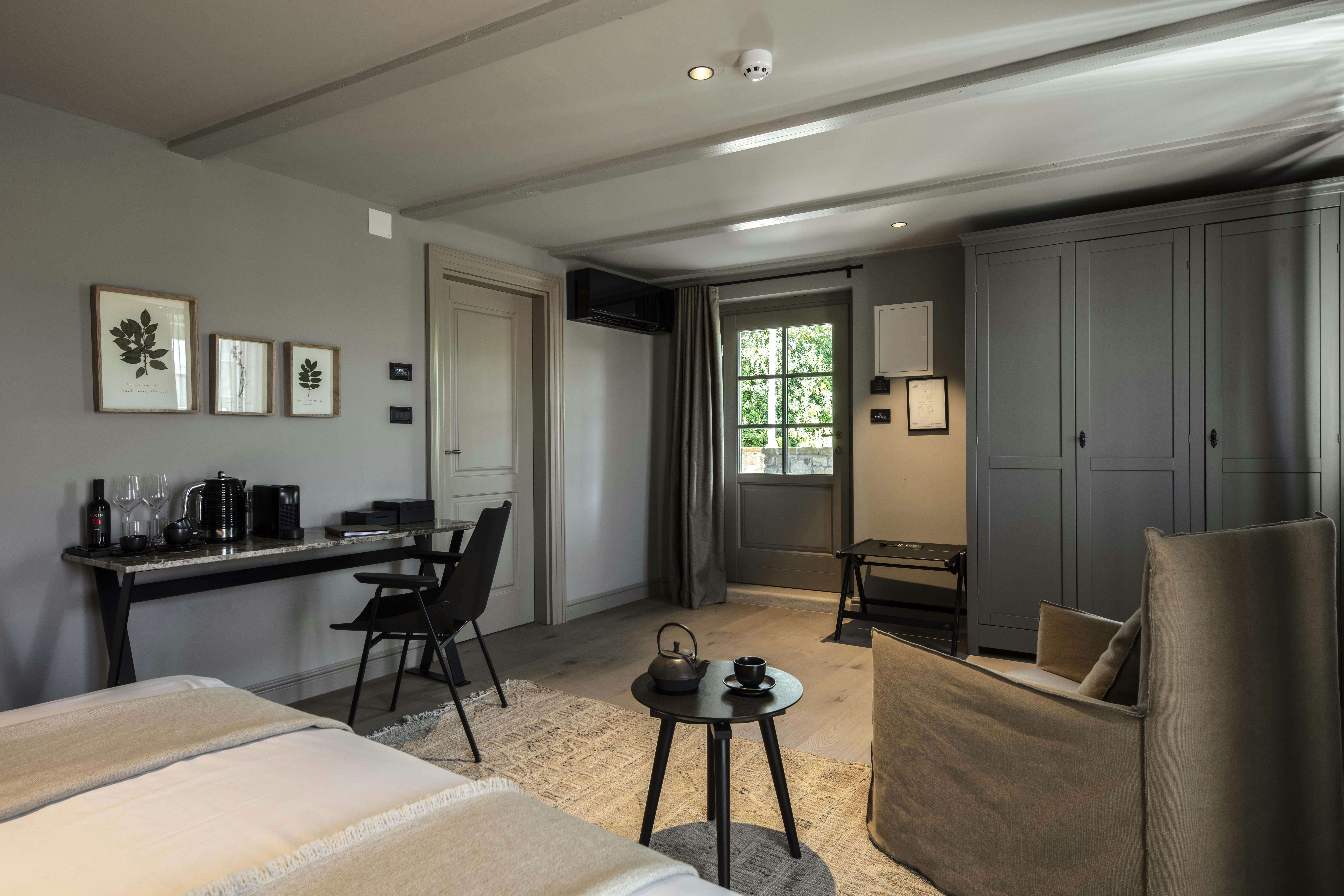 Deluxe Room - Bedroom