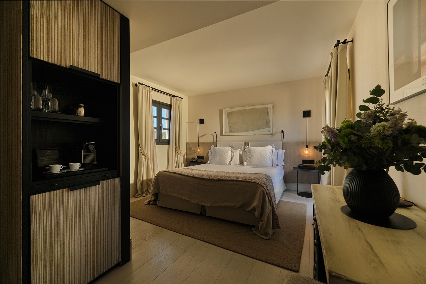 La Torre Studio Bedroom