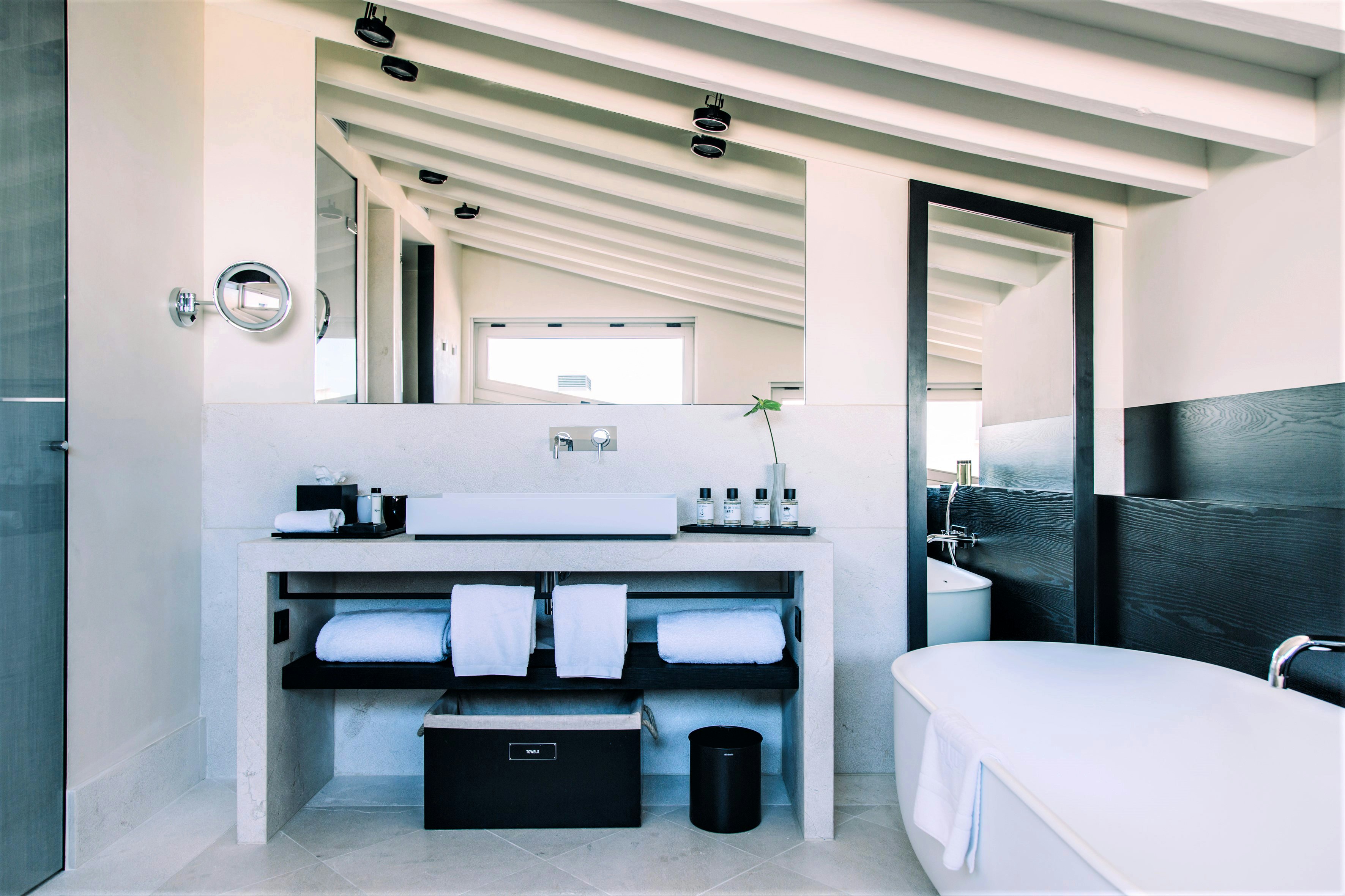 La Torre Studio bathroom