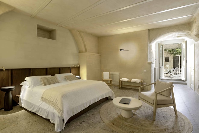 Cave with Patio - Room #65C