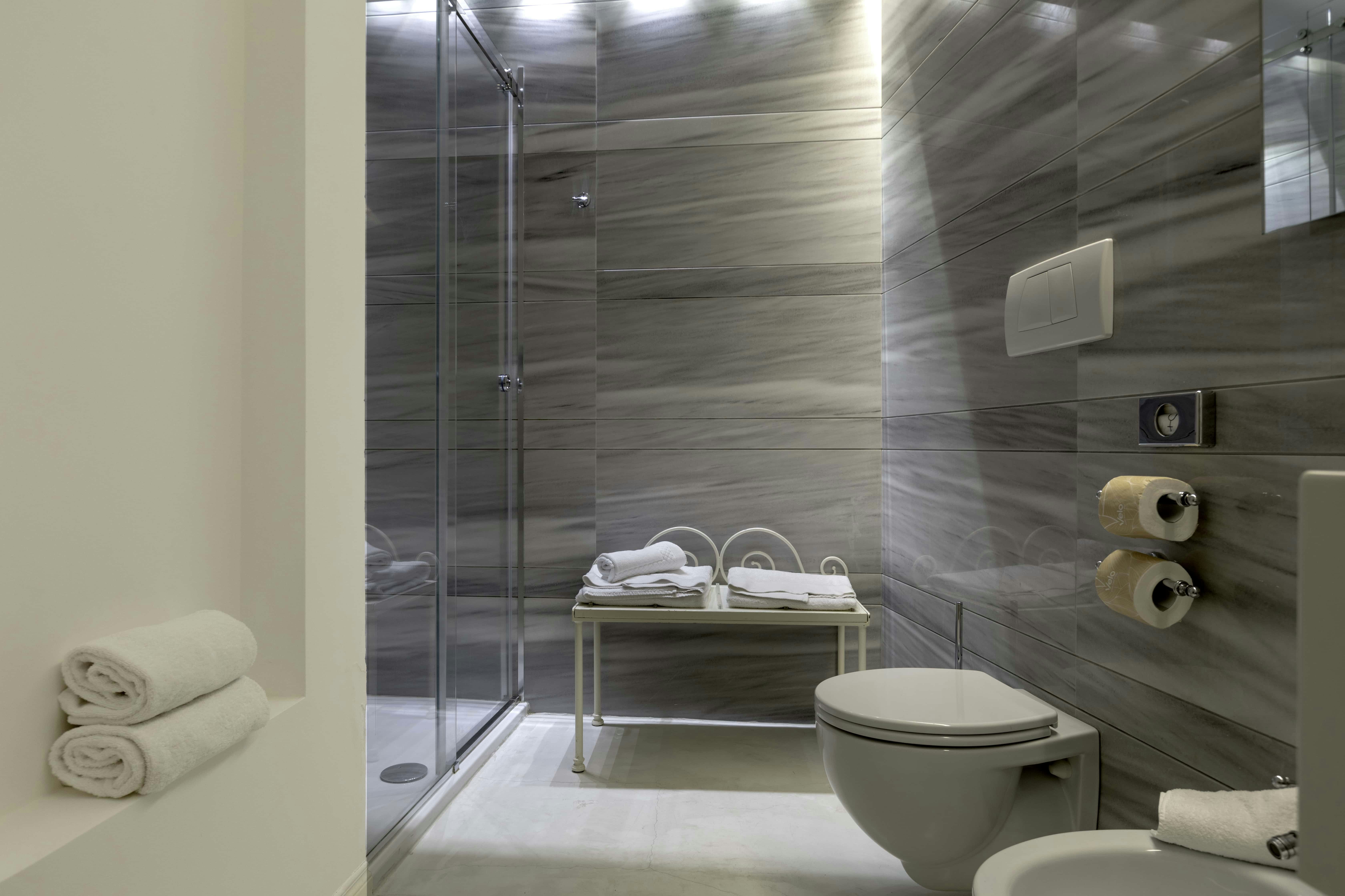 Palazzo with Patio - Bathroom