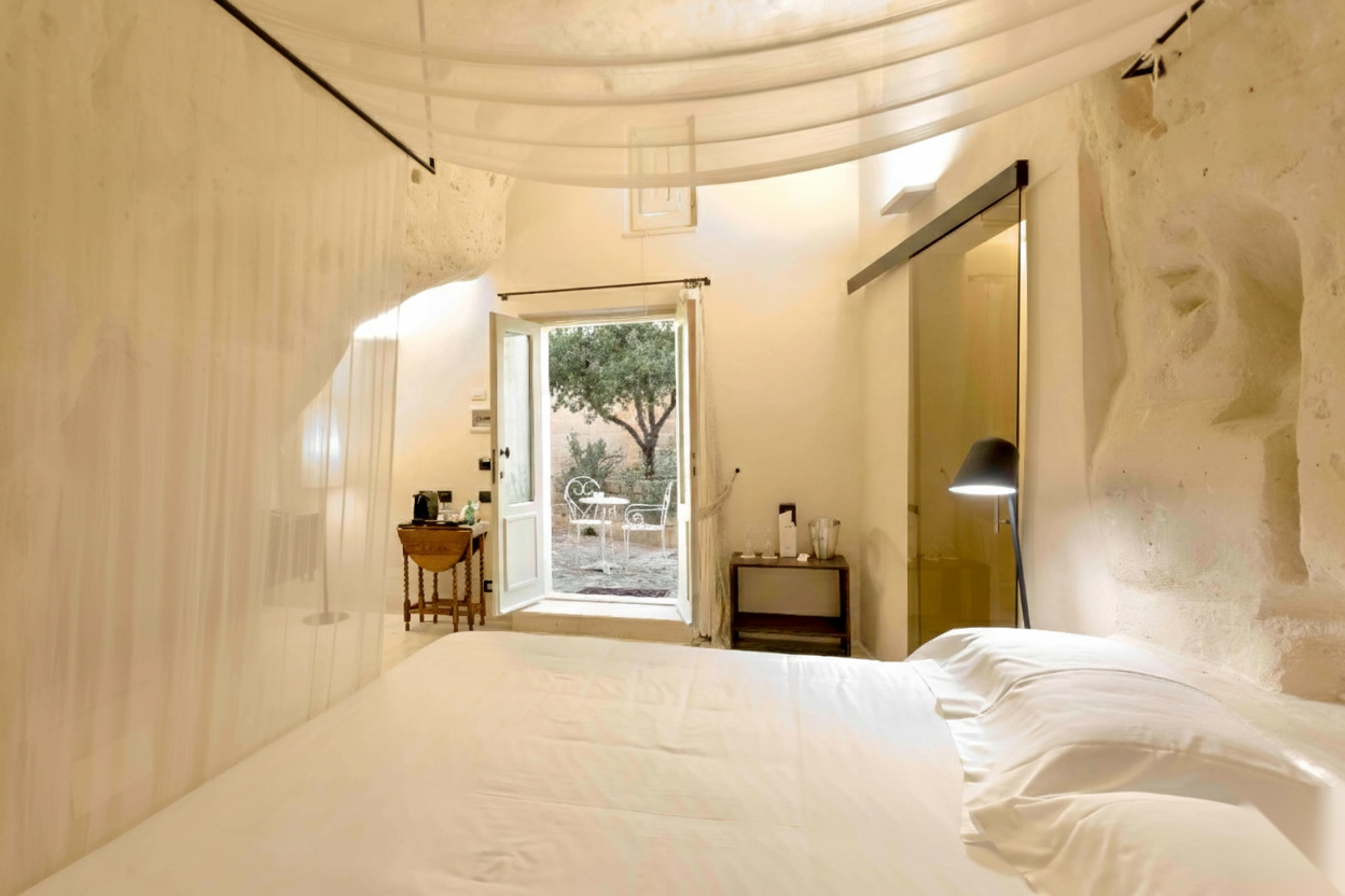 Cave with Patio - Room #46