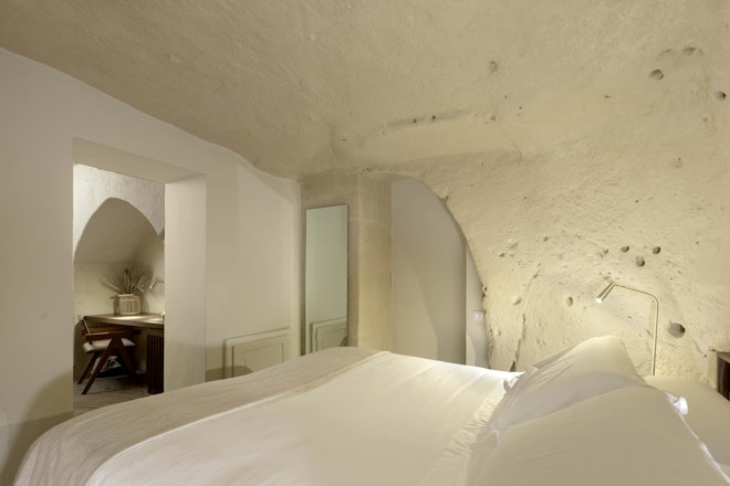 Cave with Patio - Room #67