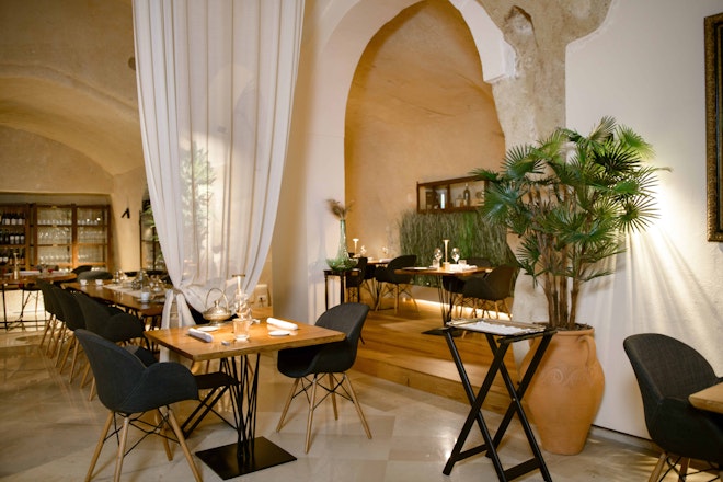 Restaurant Indoor Hall