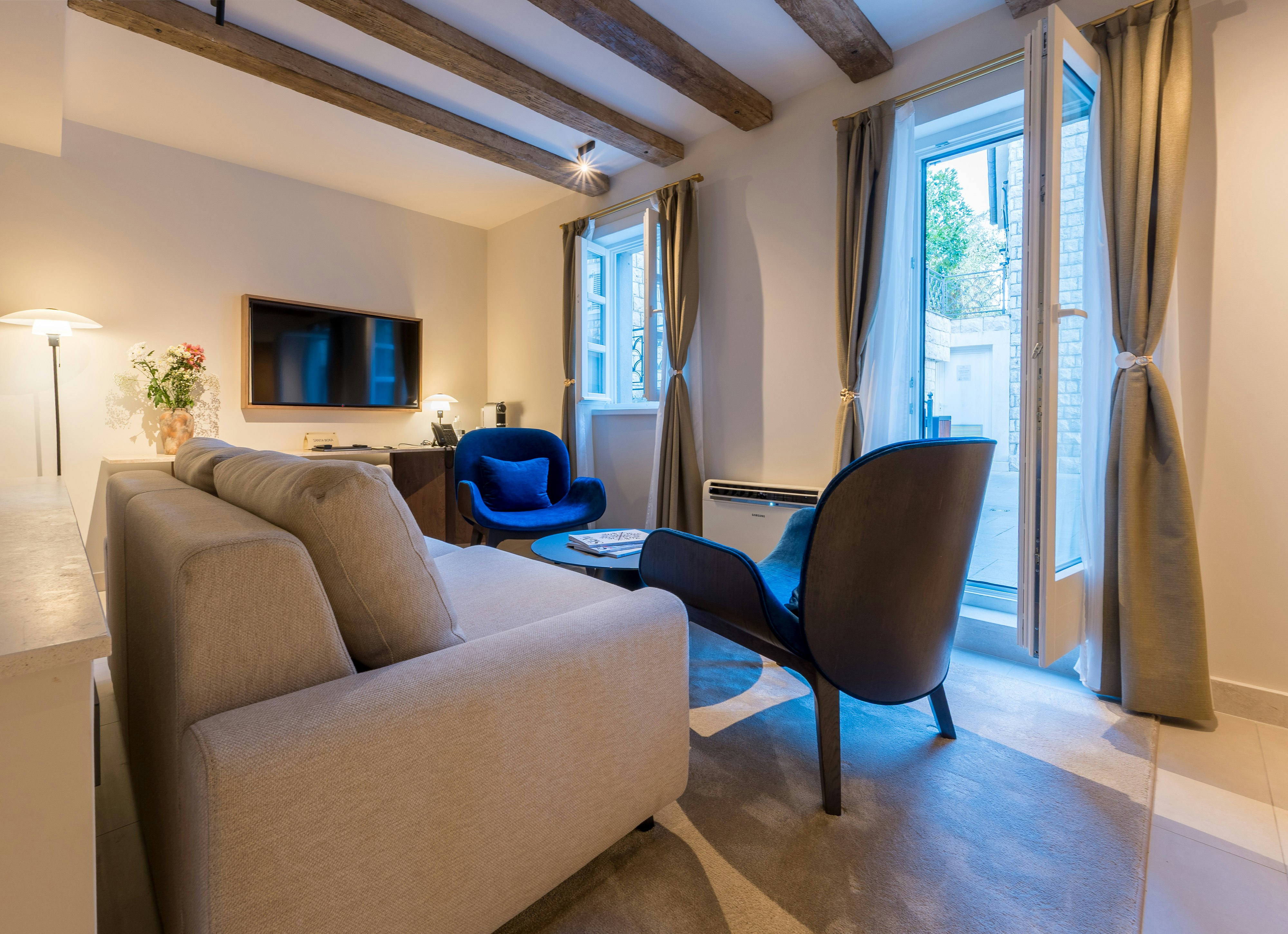 Fortuna - Living Area