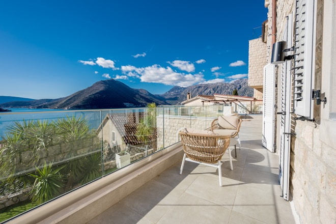 Santa - Terrace
