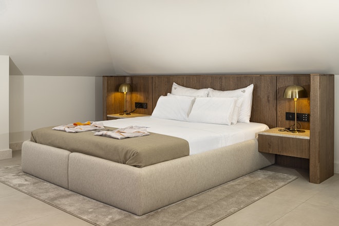 Val - Bedroom
