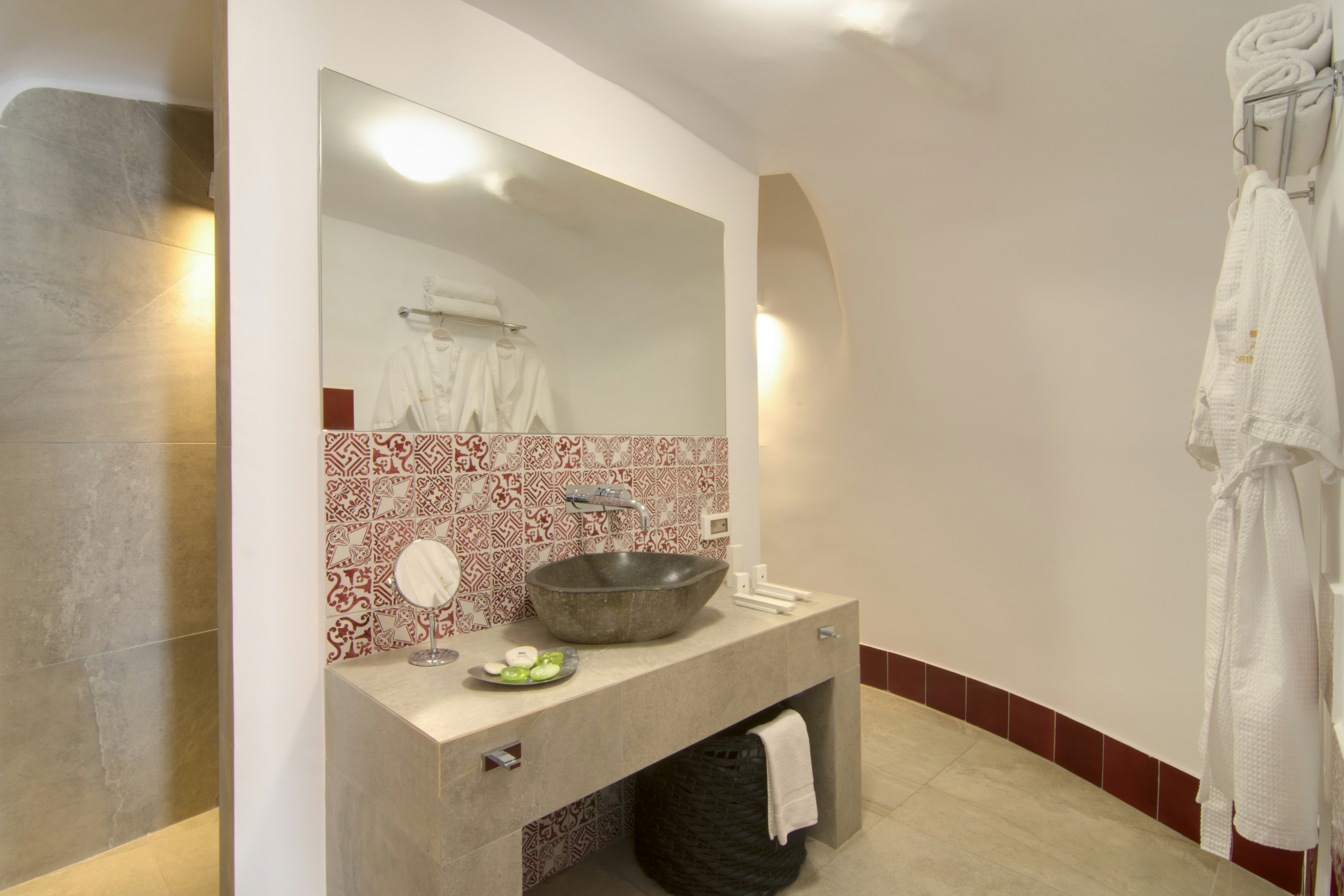 Grand Suite with Private Pool & Caldera View - Bathroom