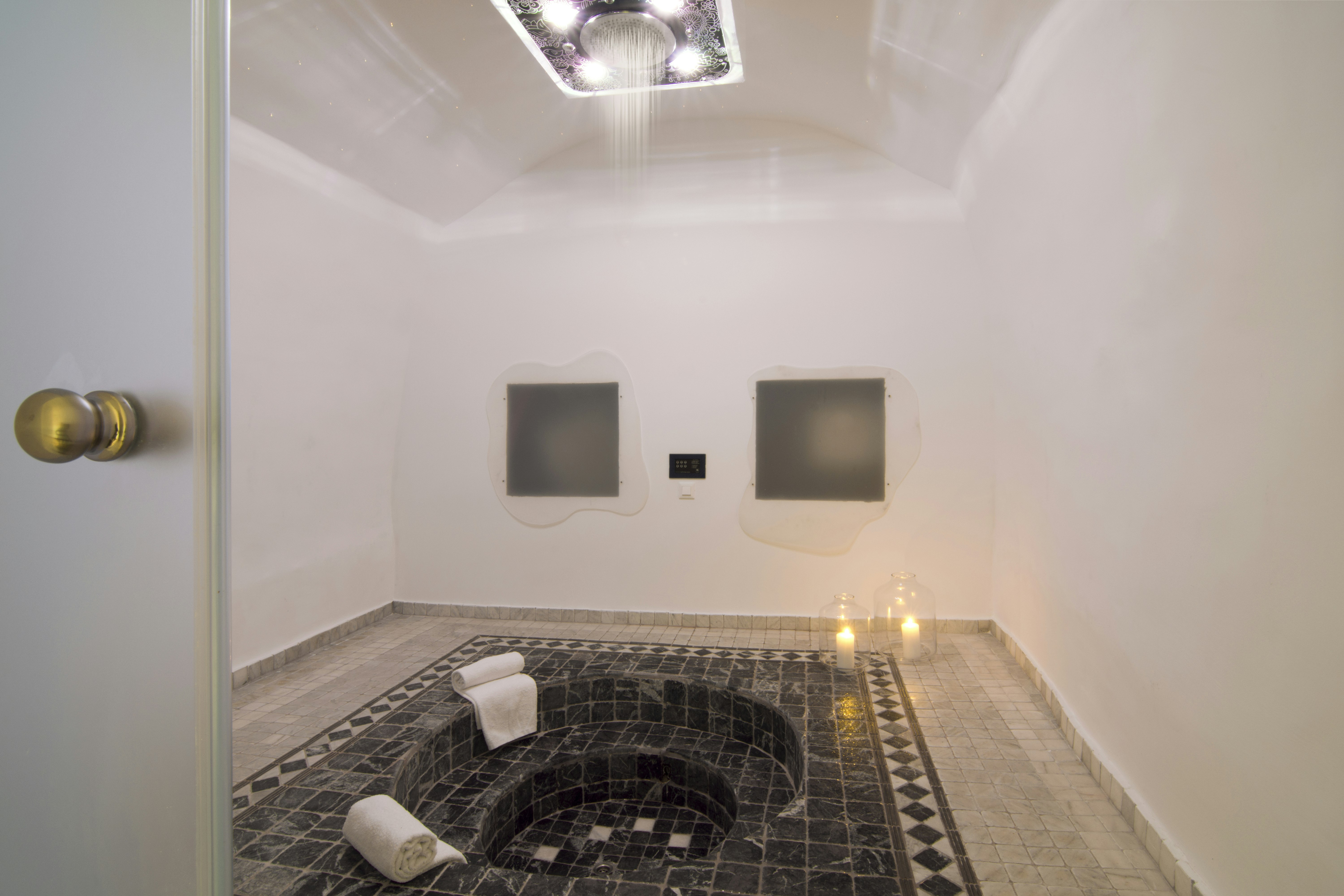 Grand Suite with Private Pool & Caldera View - Bathroom