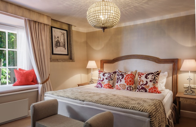 Deluxe - Bedroom