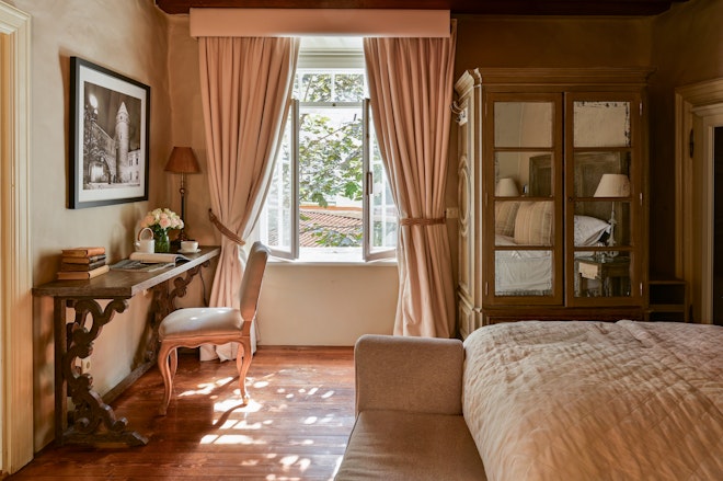 Superior Garden Queen/Twin - Bedroom
