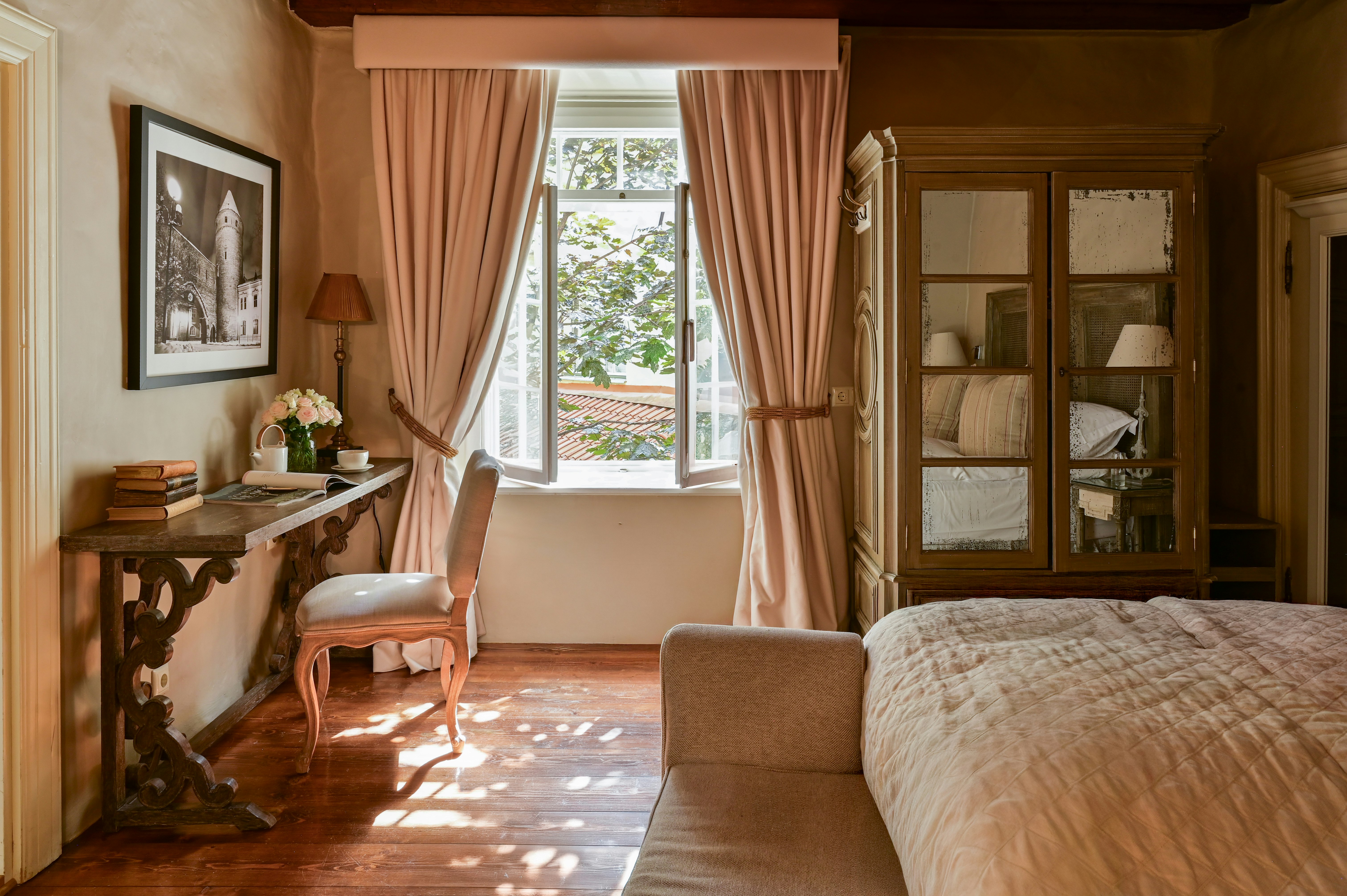 Superior Garden - Bedroom