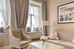 One-Bedroom Suite King/Twin - Living Area