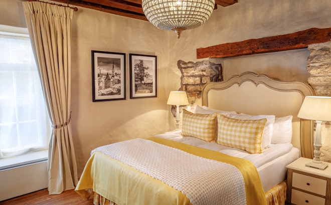 Superior Garden Queen/Twin - Bedroom