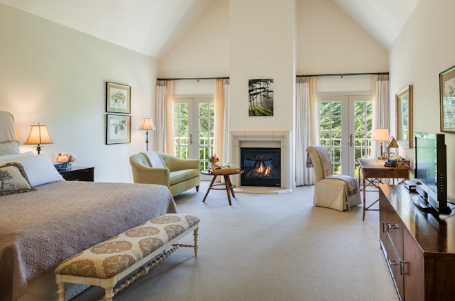 King Cypress Grove Suite - Bedroom