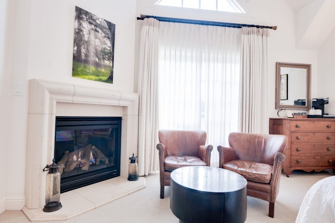 Seal Cove Balcony Suite - Living Area