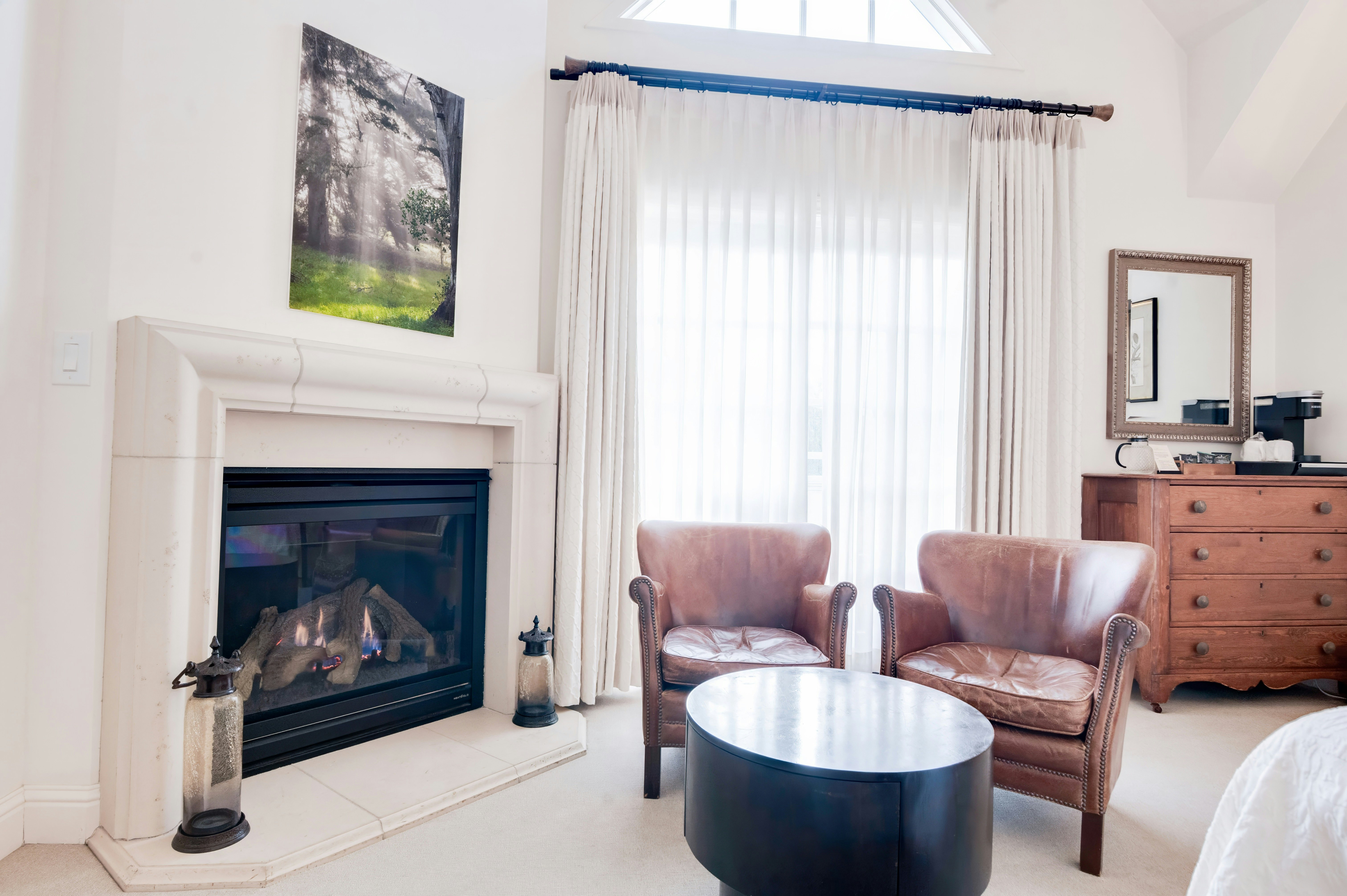 Seal Cove Balcony Suite - Living Area