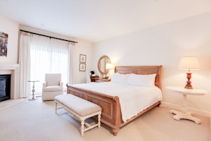 King Garden Suite - Bedroom