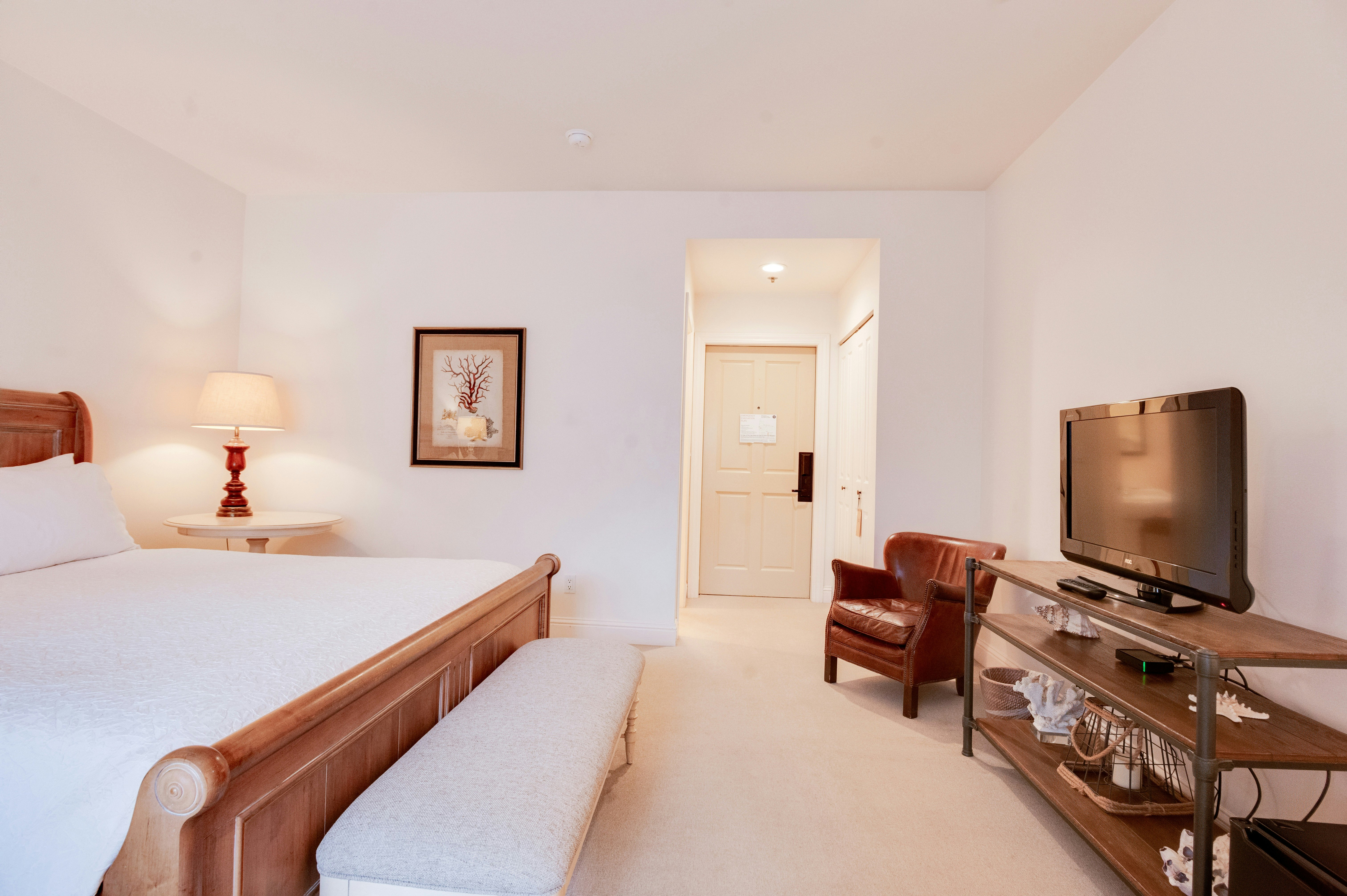 King Garden Suite - Bedroom