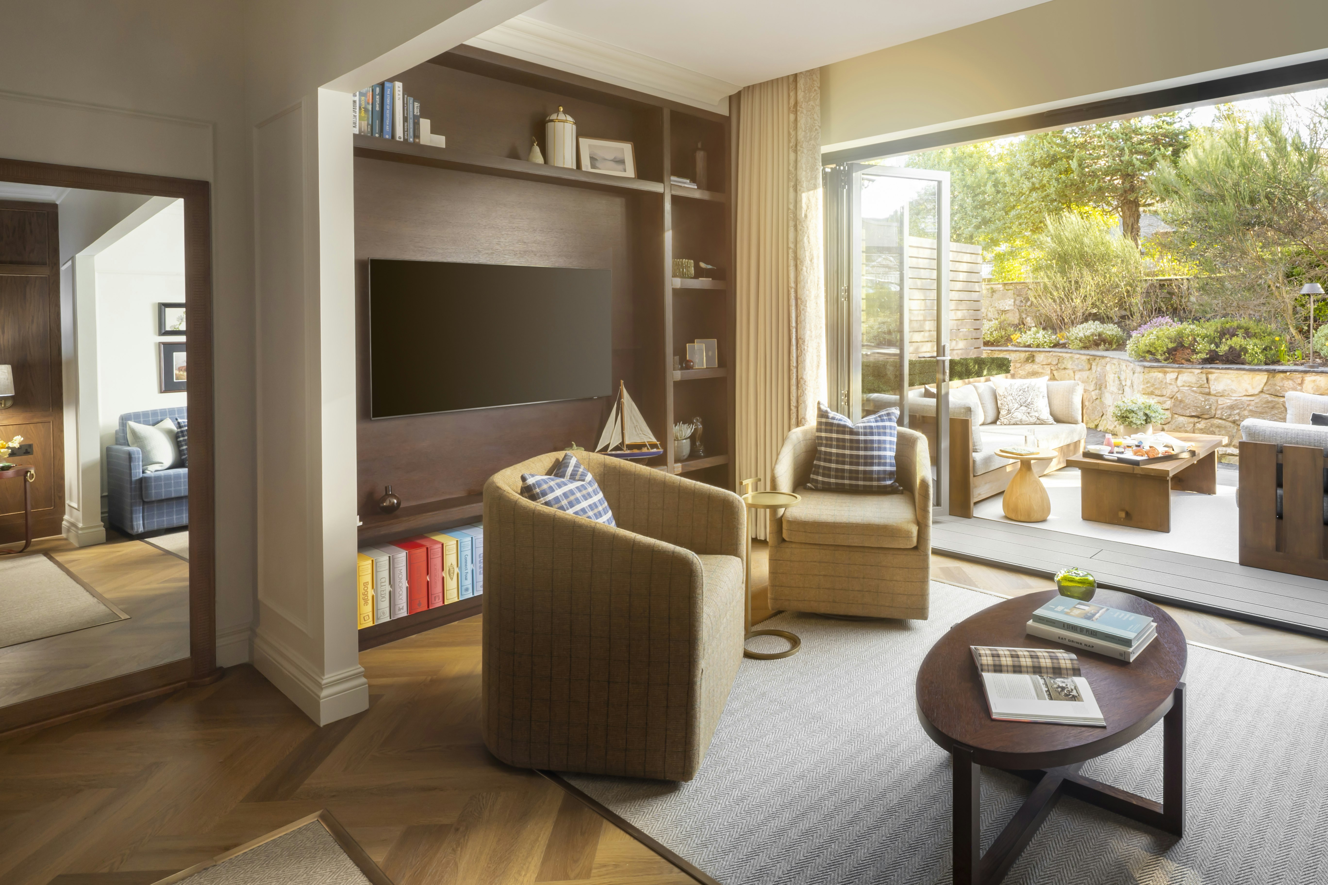 Suite with Garden View and Private Terrace - Living Area & Outdoor Lounge