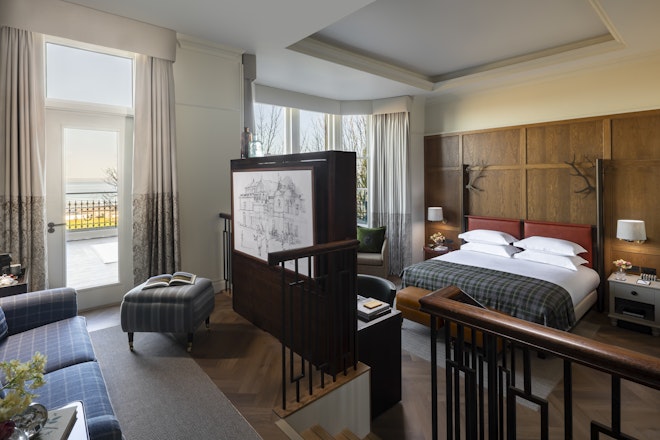 Suite with Sea View - Bedroom & Living Area