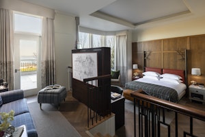 Suite with Sea View - Bedroom & Living Area