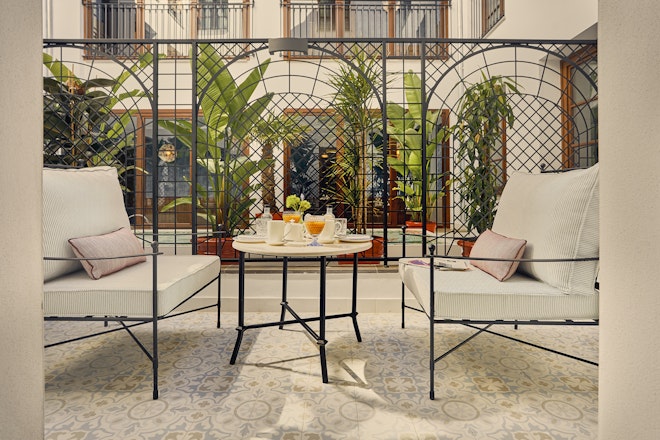 Hotel Courtyard