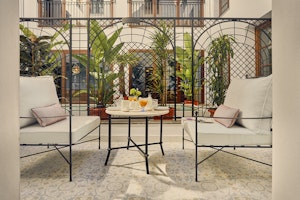 Hotel Courtyard