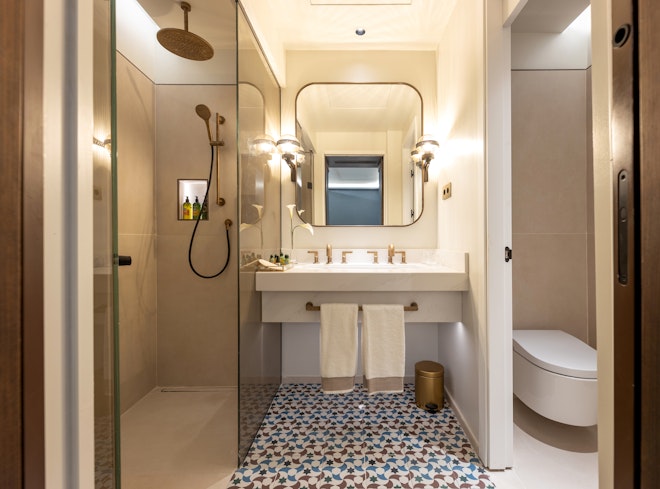 Deluxe Patio Bathroom
