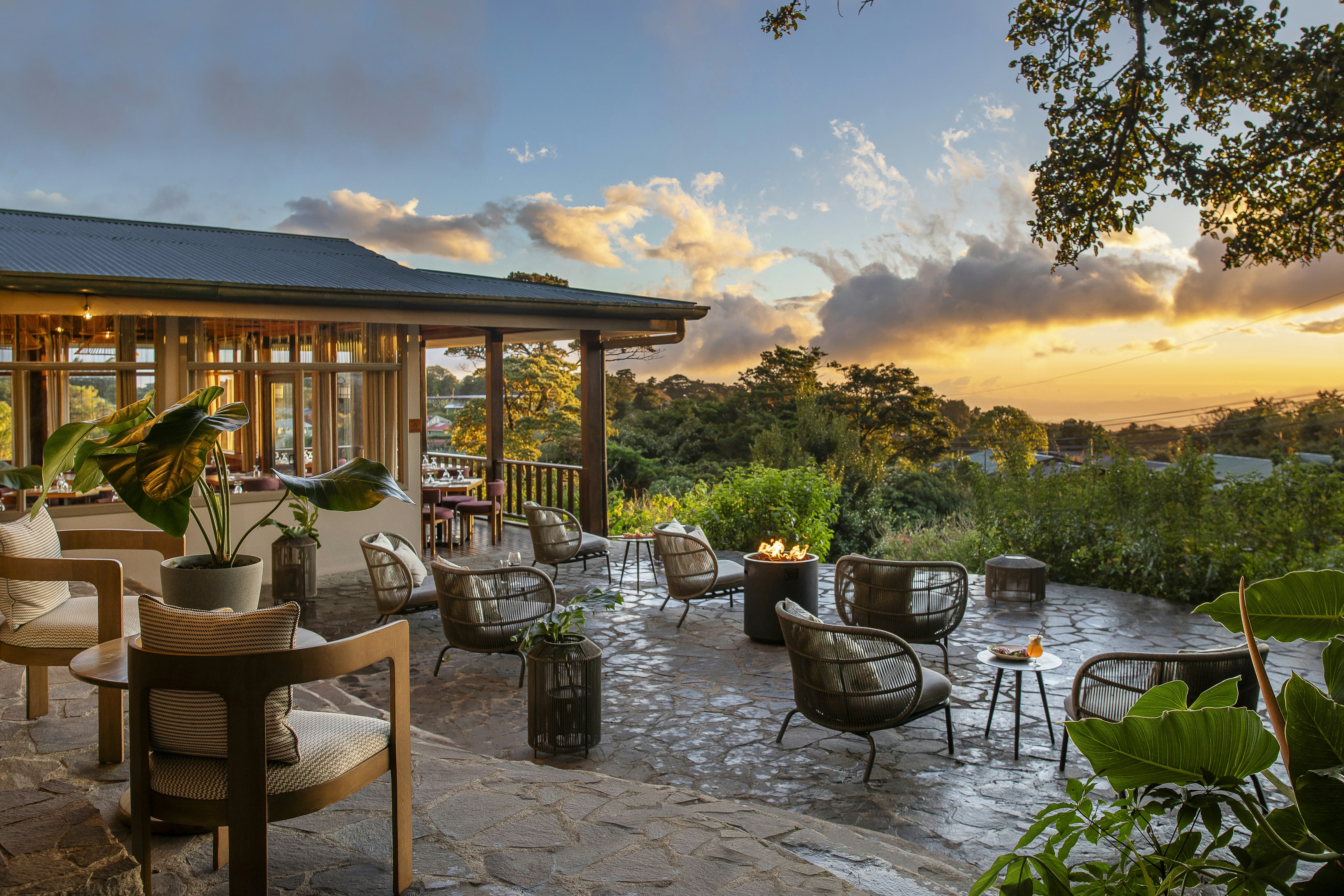 El Sapo Restaurant & Bar - Outdoor Dining