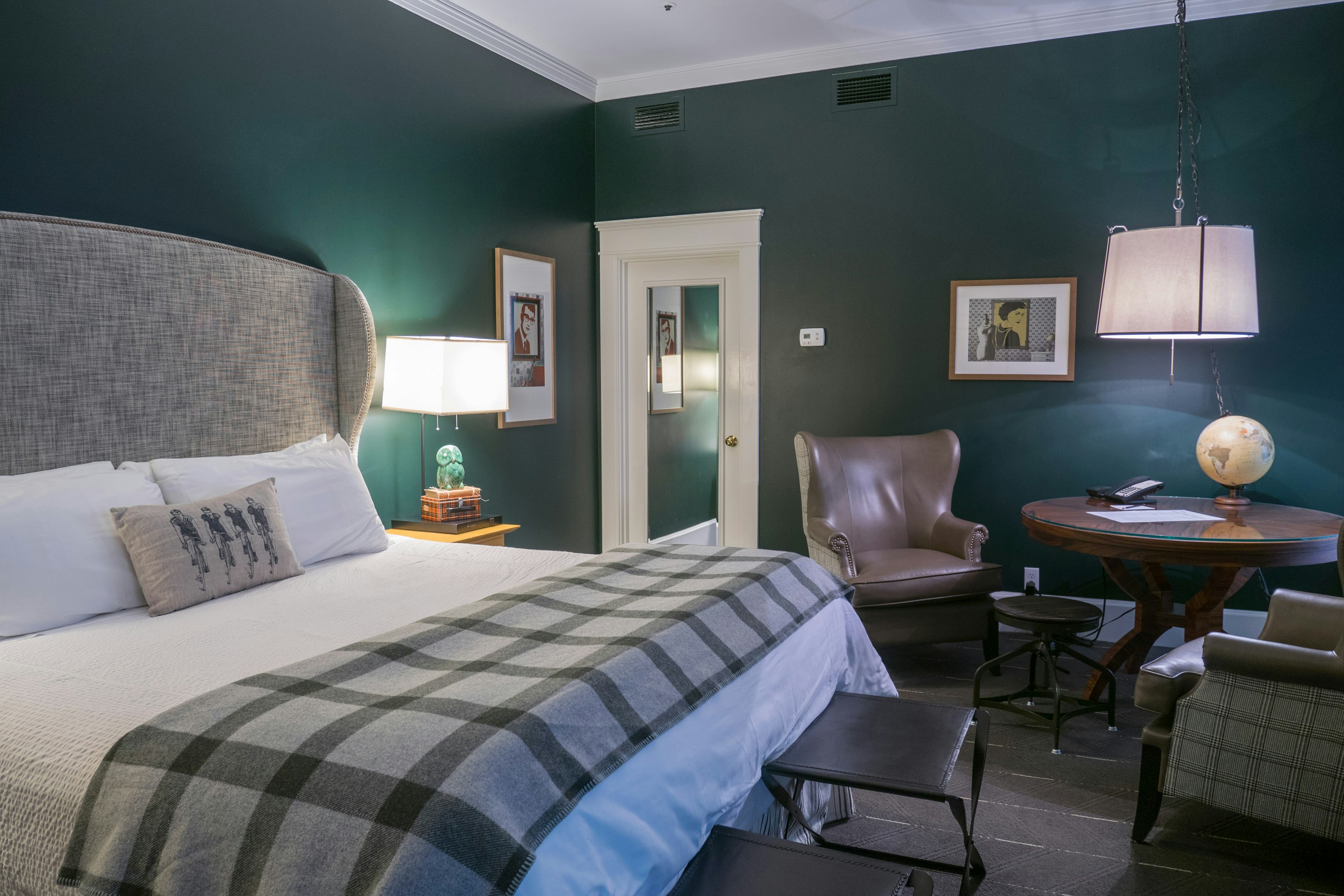 Deluxe Queen - Bedroom