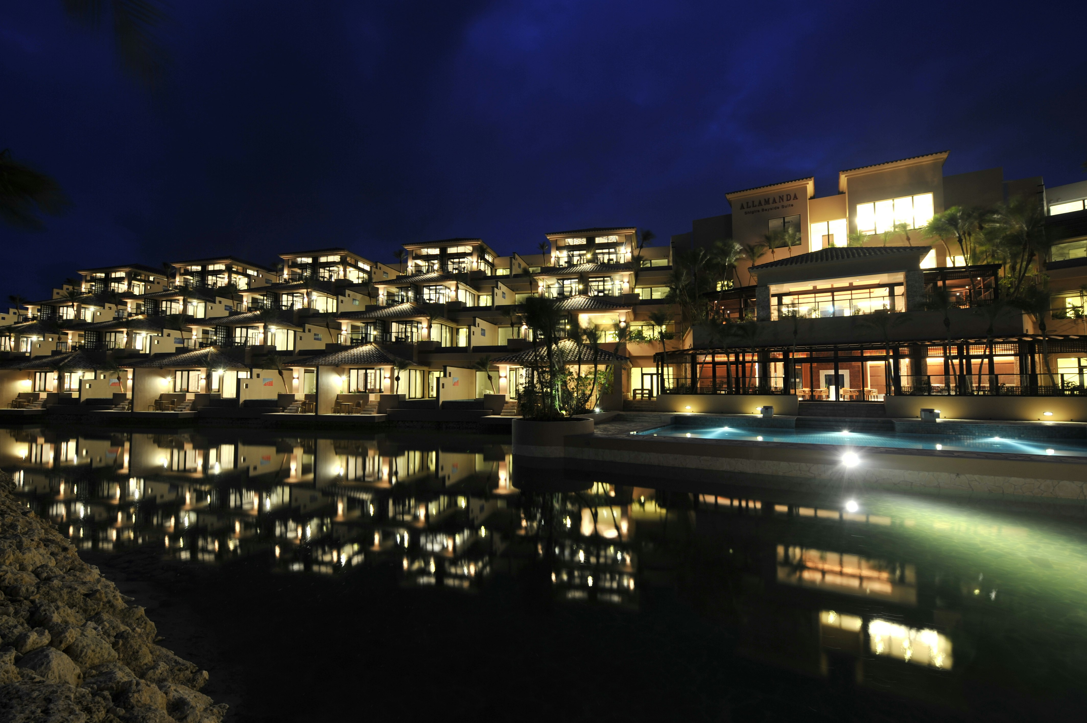 Shigira Bayside Suite Allamanda - Night Exterior