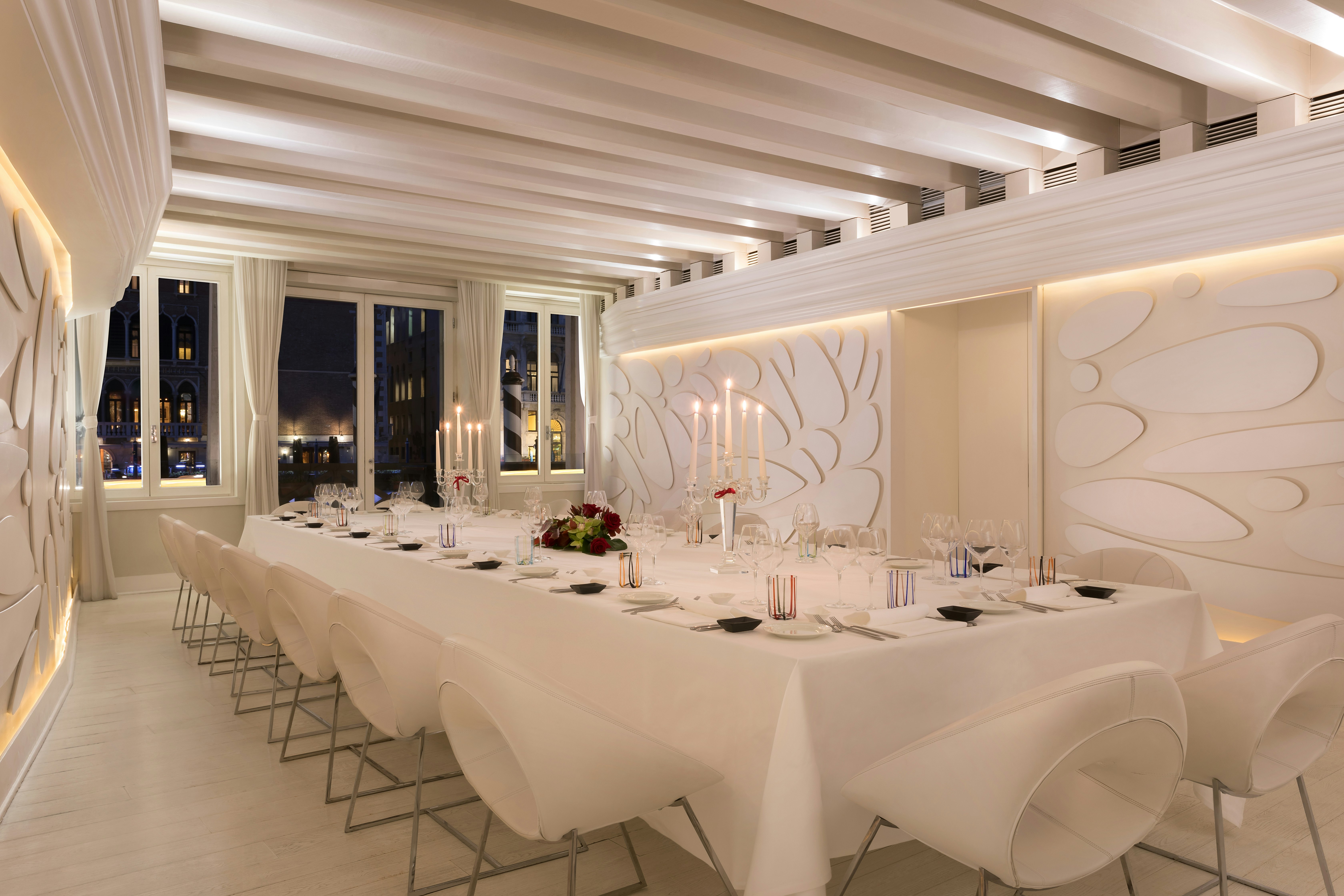 Antinoo' s Lounge and Restaurant