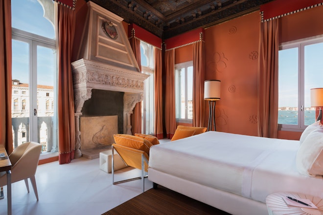 Grand Canal View Junior Suite - Bedroom