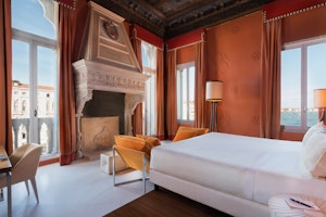 Grand Canal View Junior Suite - Bedroom