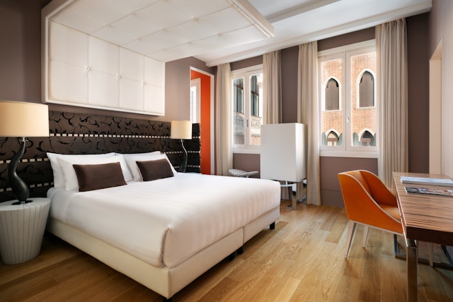 Deluxe - Bedroom
